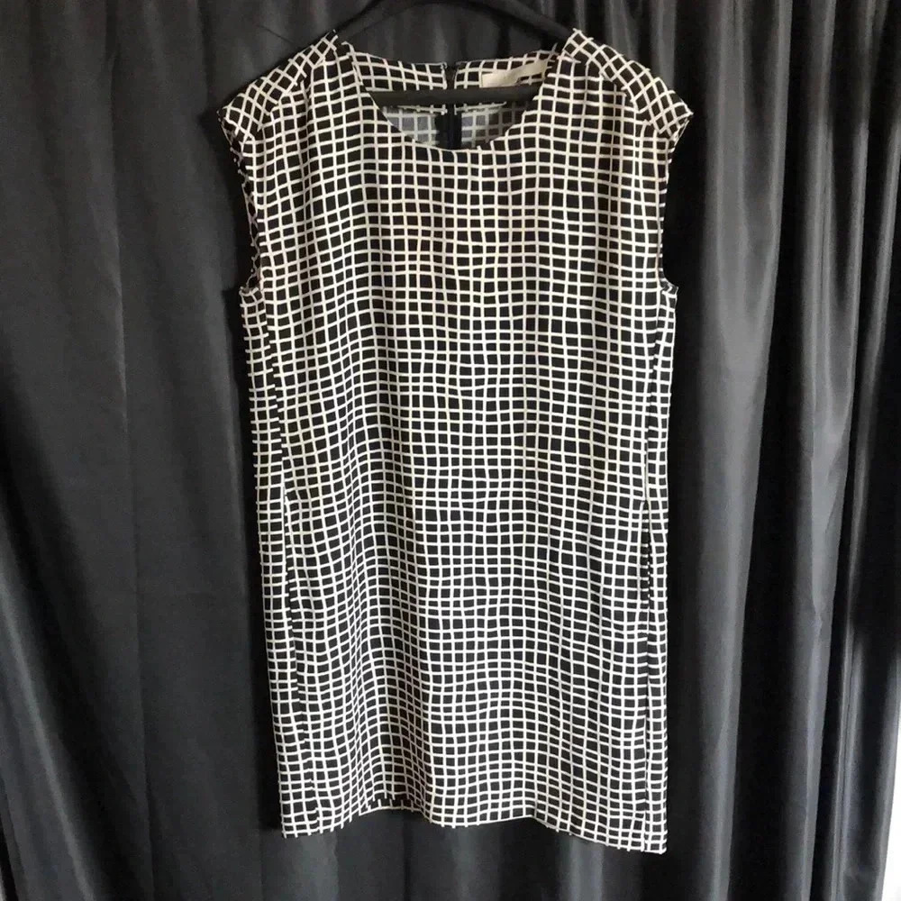 Loft black & white dress w/pockets S‎